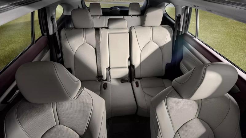 Toyota Highlander у Китаї отримав великий дисплей і повністю сенсорне керування клімат-контролем