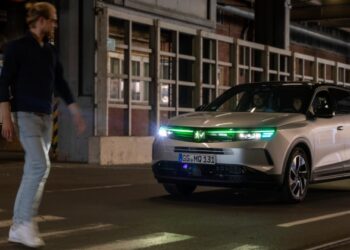 Opel показав світлову комунікацію зі ШІ для безпілотних автомобілів