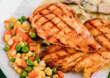 Більше не буде сухим: як посмажити куряче філе, щоб зберегти його соковитість