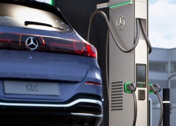 Mercedes анонсував розгортання мережі зарядних станцій потужністю 600 кВт з 2026 року