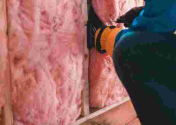 Економимо на комуналці: чим відрізняється внутрішнє та зовнішнє утеплення будинку