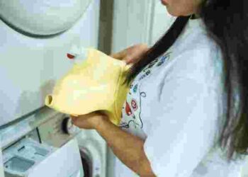 Жорстка вода та перевантаженість: чому пральна машина погано пере речі