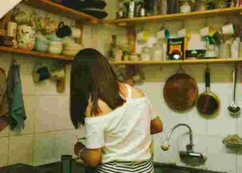 Більше шкоди, ніж користі: 5 помилок під час прибирання кухні, які ви завжди робите