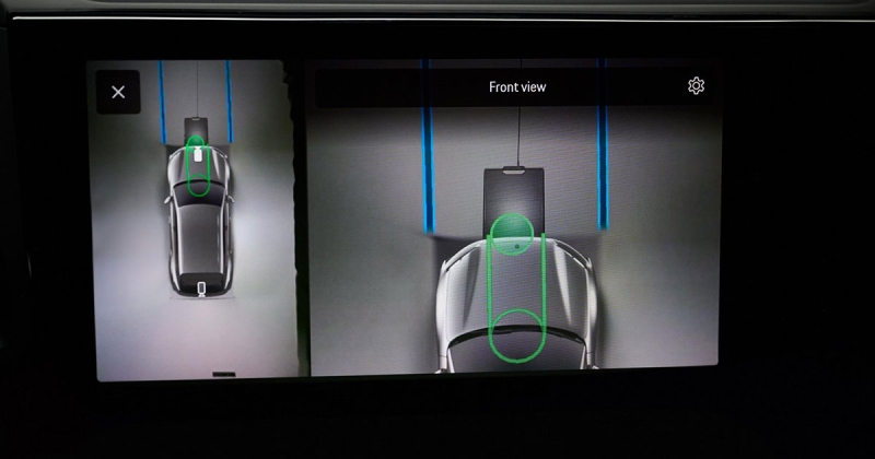 У продажу з 2026 року: Porsche показала бездротову зарядку для електромобілів