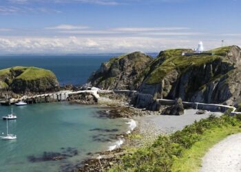 Без авто, але з цілодобовим пабом: названо острів у Британії, який вражає своєю атмосферою