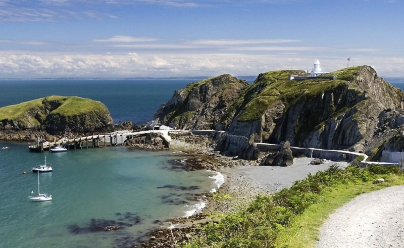 Без авто, але з цілодобовим пабом: названо острів у Британії, який вражає своєю атмосферою
