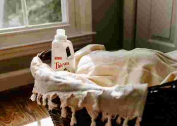 Як швидко вивести запах порошку з одягу: корисні та дієві поради