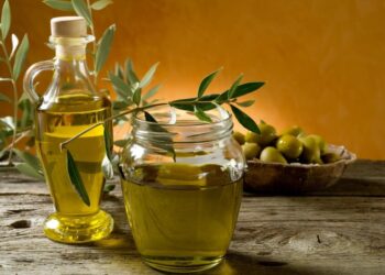 Чим відрізняється оливкова олія virgin від extra virgin: яка краща і для чого підходить