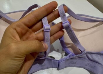 Чому регулятори бретелей бюстгальтера частіше розташовують на спині?