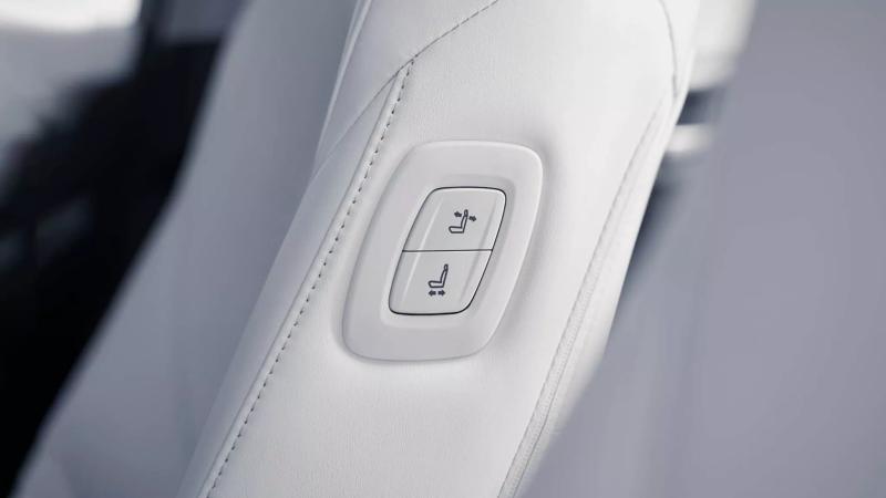 Toyota Highlander у Китаї отримав великий дисплей і повністю сенсорне керування клімат-контролем