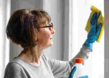 Кухня буде як нова: як відмити від жиру та пилу вікна без хімічних засобів