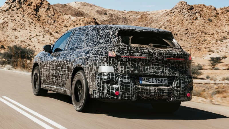 BMW показала підсвічену решітку iX3 перед прем'єрою