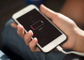 На скільки відсотків заряджати телефон, щоб батарея служила довше