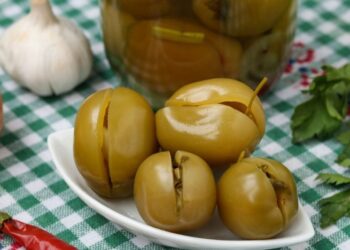 Эти “тюльпанчики” в банке зимой станут кладом: так помидоры вы еще не закрывали (РЕЦЕПТ)