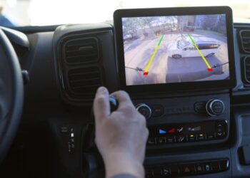 219 000 автомобілів Ram і Dodge відкликано через несправні камери заднього виду