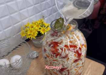 Яркая закуска из капусты: лакомиться можно уже через сутки (ВИДЕО)
