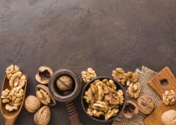 Куда нельзя класть орехи: многие люди держат их именно там