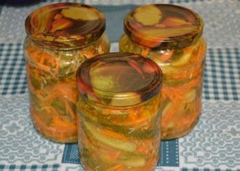 Лучшая закуска на зиму: рецепт суперпростого и очень вкусного салата “Огурцы с морковью по-корейски”