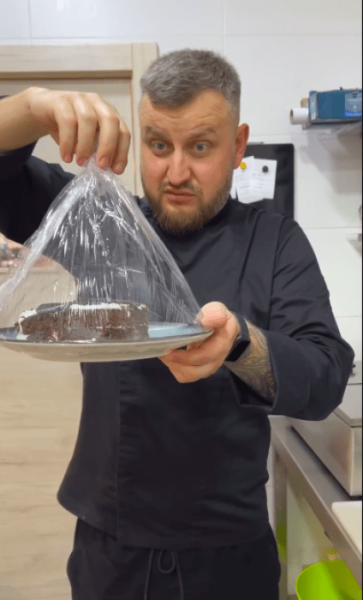 Навсегда забудьте о нервах: вот как обтянуть пищевой пленкой любое блюдо за 3 секунды