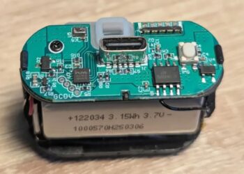 “Неймовірно швидкий”: інженер підняв сервер на електроніці одноразового вейпу