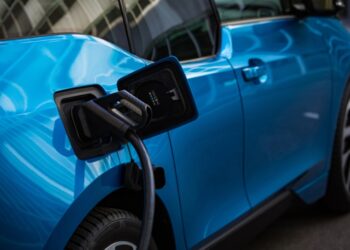 Нові акумулятори CATL для електричних авто: 10 хвилин заряджання на 478 км, ресурс 12 років або 1 млн км