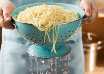 Одно действие при отваривании макарон не имеет смысла: смело его пропускайте