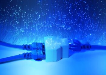 Оптоволоконна “солома” від Lumenisity та Microsoft зменшує затримку вдвічі: “Найбільше вдосконалення за 40 років”