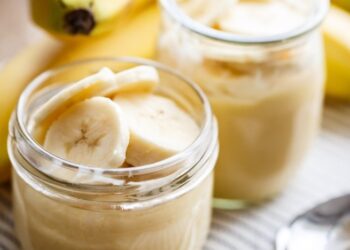 Перебиваем бананы в блендере и готовим домашнее мороженое: всего 5 минут (РЕЦЕПТ)