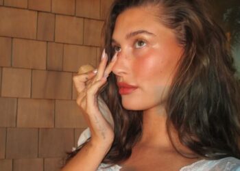 «Примарні вії» — тренд макіяжу з 90-х, на який наважаться не всі