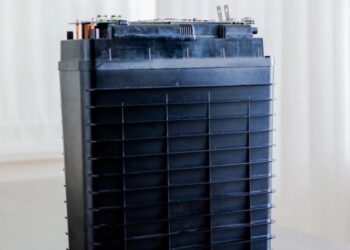 Прорив у цинково-повітряних акумуляторах: новий каталізатор дозволить пристроям працювати місяцями