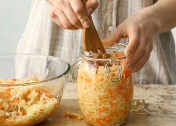 Проверенная пропорция для вкуснейшей квашеной капусты: классический рецепт (ВИДЕО)