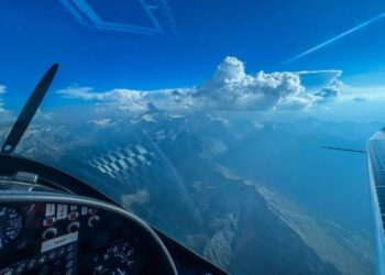 Світовий рекорд: сонячно-електричний літак піднявся на 9,5 км