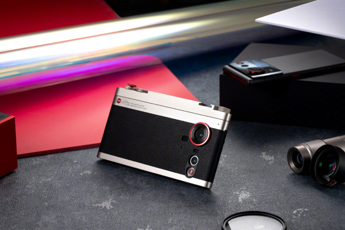 Nubia Z80 Ultra отримає цілий набір зовнішніх об'єктивів, а чохол з кріпленням виглядає просто неймовірно (фото)