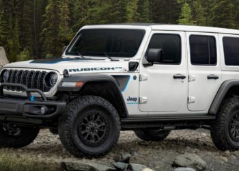 Jeep відкликає гібриди, які перетворилися на “цеглу” через невдале оновлення прошивки