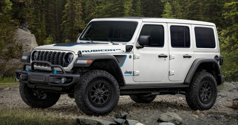 Jeep відкликає гібриди, які перетворилися на "цеглу" через невдале оновлення прошивки