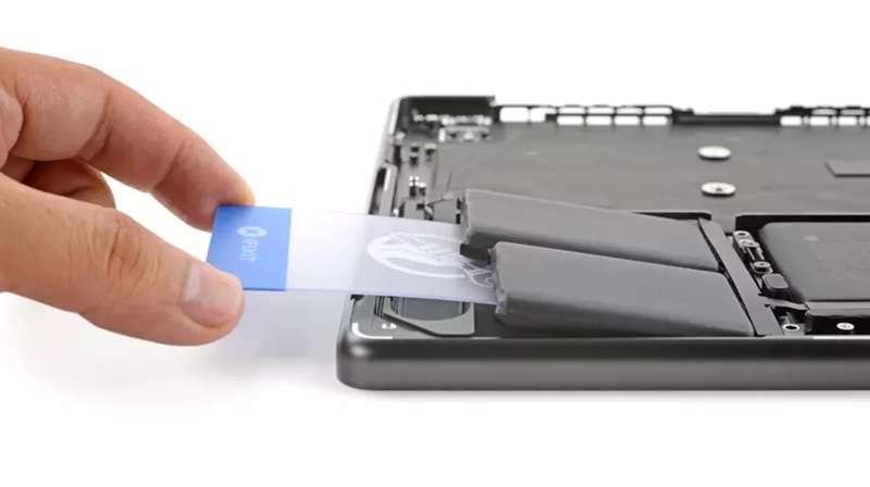 4 бали з 10: розбір MacBook Pro M5 від iFixit показав складність ремонту нового ноутбука Apple