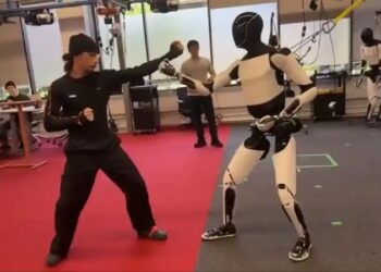 “Джеки Чан, підримай пиво!”: робот Optimus продемонстрував вражаючі навички кунг-фу