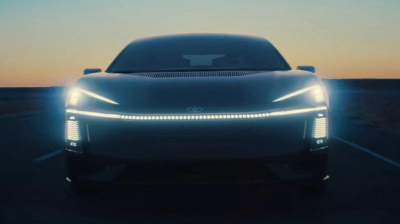 Toyota показала тизер концепту нової Corolla