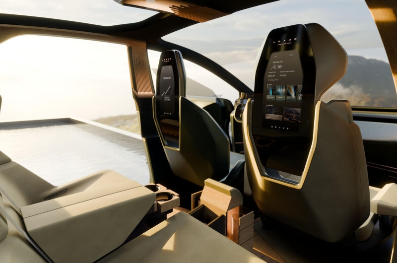 Lexus представив новий LS Coupe, який насправді не купе