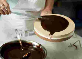 Ідеальний десерт: як приготувати шоколадну глазур з какао