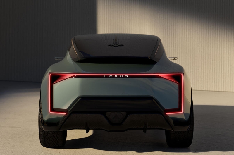 Lexus представив новий LS Coupe, який насправді не купе