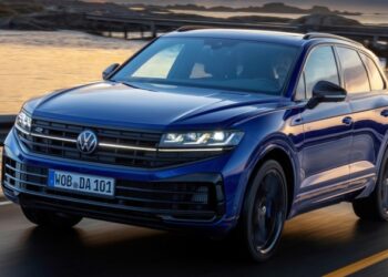 Volkswagen прощається з Touareg на бензині та дизелі