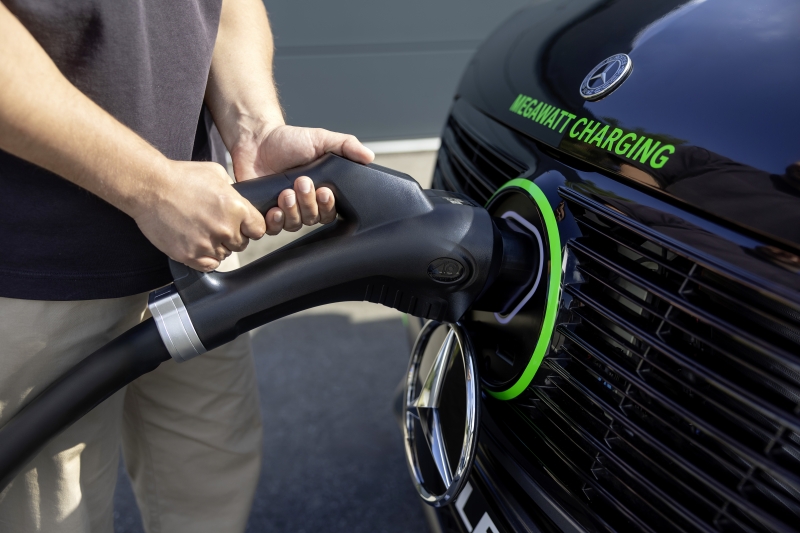 Mercedes-Benz показала ELF — електричну лабораторію на колесах з вибором зарядки на будь-який смак