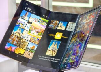 Перший погляд на Galaxy Z TriFold — Samsung показала публіці амбітний гаджет