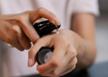 4 неочевидні помилки під час нанесення тонального засобу, які роблять майже всі