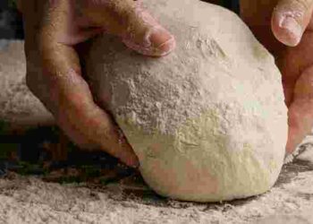 Додайте обовʼязково: цей незвичний інгредієнт зробить випічку більш ніжною й ароматною