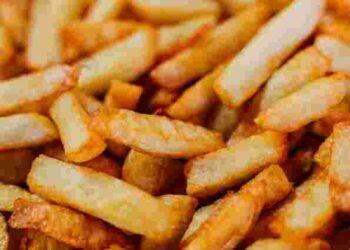 Це справді працює: навіщо заморожувати картоплю перед смаженням