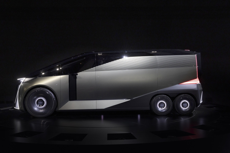 Lexus LS еволюціонував із седана у шестиколісний мінівен