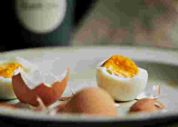 Усього за 15 секунд: як подрібнити варені яйця без терки