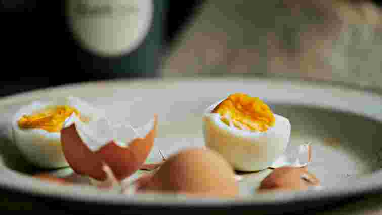 Усього за 15 секунд: як подрібнити варені яйця без терки